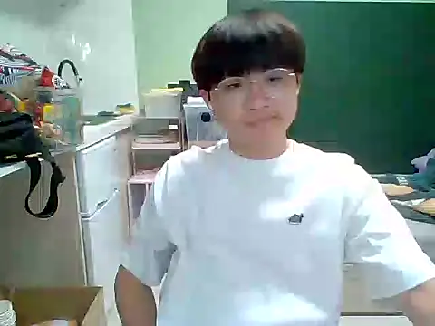 Snapshot of Yang_571 chatting on 07-07-26, 04:32 Yang 571 online show from 07-07-26, 04:32