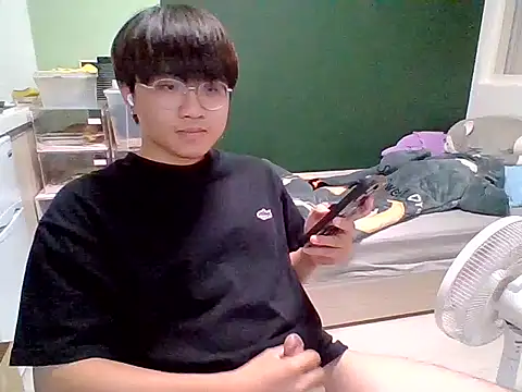 Snapshot of Yang_571 chatting on 07-10-26, 05:57 Yang 571 online show from 07-10-26, 05:57