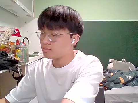 Snapshot of Yang_571 chatting on 06-10-26, 07:37 Yang 571 online show from 06-10-26, 07:37