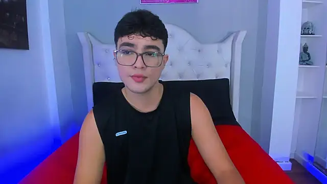Snapshot of Thiago_Monaco chatting on 06-11-26, 02:33 Thiago Monaco online show from 06-11-26, 02:33