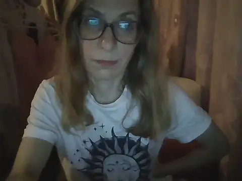 Snapshot of Aphrodity_Roxx chatting on 06-20-26, 10:15 Aphrodity Roxx online show from 06-20-26, 10:15