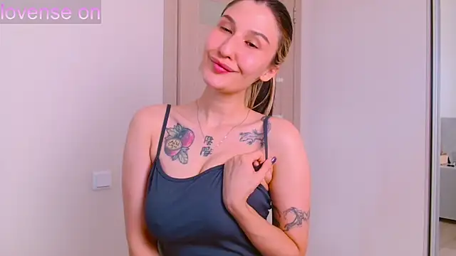 Snapshot of xocami chatting on 06-10-26, 12:23 xocami online show from 06-10-26, 12:23
