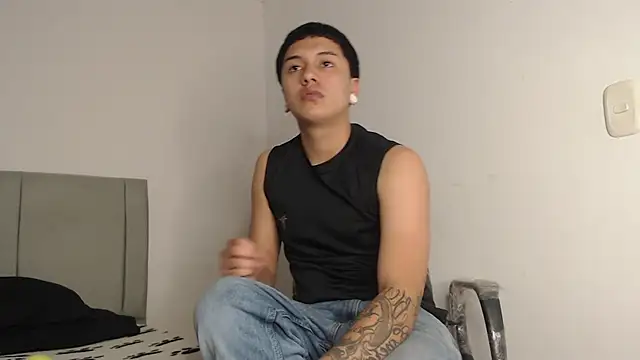 Owenn  blueee online show from 06-26-26, 04:18