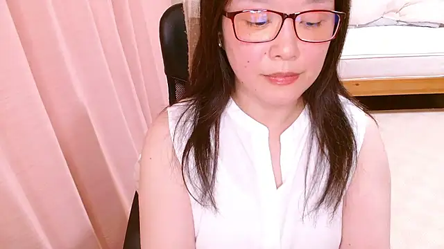 Snapshot of LENA-xo chatting on 06-09-26, 03:57 LENA-xo online show from 06-09-26, 03:57