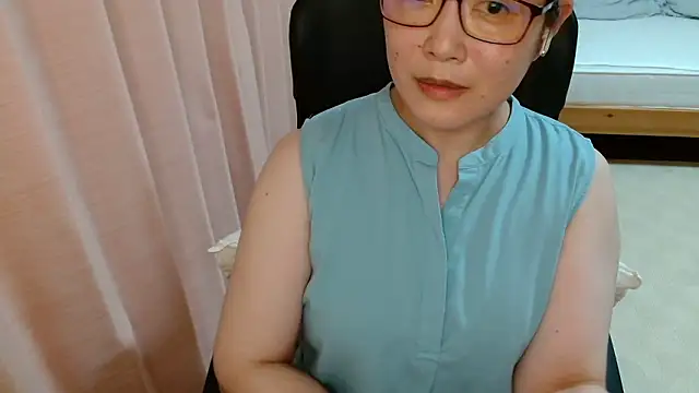 LENA-xo online show from 07-17-26, 03:31