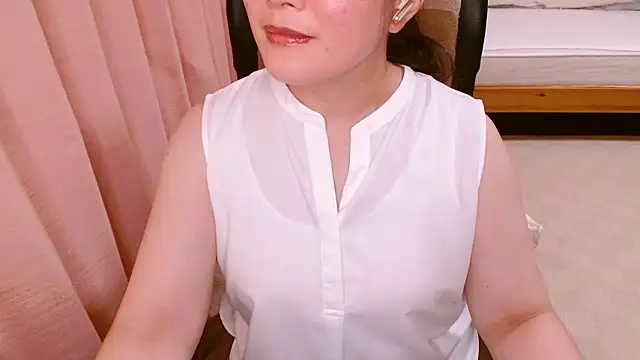 LENA-xo online show from 06-26-26, 03:51