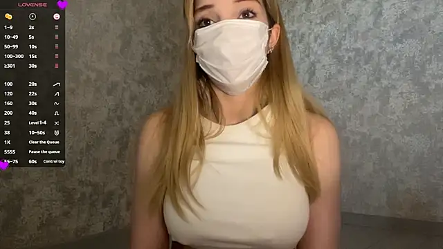 Snapshot of LunaHoke chatting on 06-10-26, 07:31 LunaHoke online show from 06-10-26, 07:31