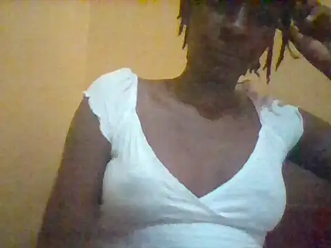 Snapshot of Zinnah_Q chatting on 06-06-26, 09:03 Zinnah Q online show from 06-06-26, 09:03