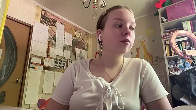 Snapshot of Aileyn chatting on 06-10-26, 07:20 Aileyn online show from 06-10-26, 07:20