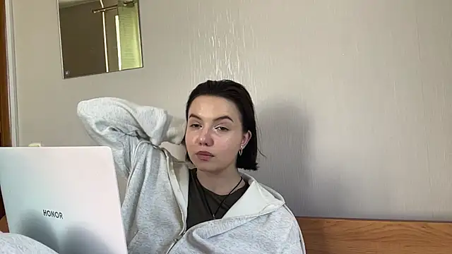 Snapshot of ReneSwoffer chatting on 06-17-26, 03:11 ReneSwoffer online show from 06-17-26, 03:11