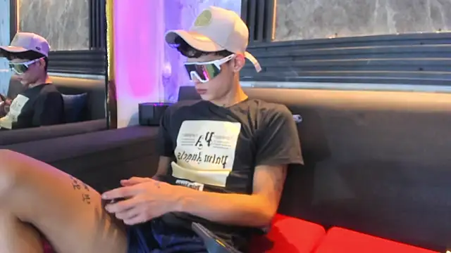 Snapshot of Brianhot0F chatting on 06-18-26, 12:32 Brianhot0F online show from 06-18-26, 12:32