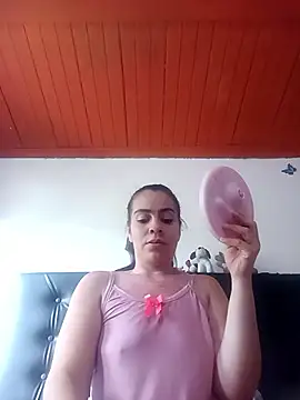 Snapshot of shaira_white chatting on 06-09-26, 03:13 shaira white online show from 06-09-26, 03:13