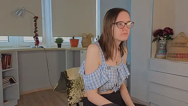 EstelaWeninger online show from 06-21-26, 04:07