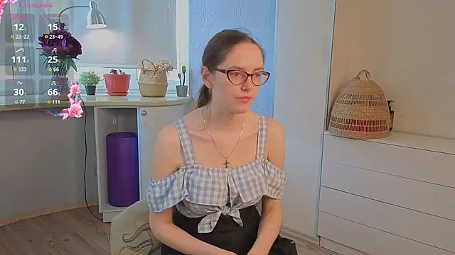 EstelaWeninger online show from 07-21-26, 04:03