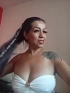 Snapshot of awezomepenelope chatting on 06-11-26, 01:19 awezomepenelope online show from 06-11-26, 01:19