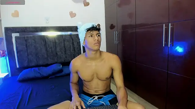 Snapshot of Nicolas_AthleticBoy chatting on 06-05-26, 12:11 Nicolas AthleticBoy online show from 06-05-26, 12:11