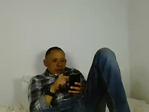 Snapshot of Alejo_cum42 chatting on 06-11-26, 03:14 Alejo cum42 online show from 06-11-26, 03:14