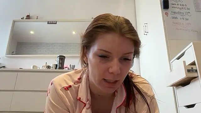Snapshot of Melissamayy chatting on 06-08-26, 12:06 Melissamayy online show from 06-08-26, 12:06