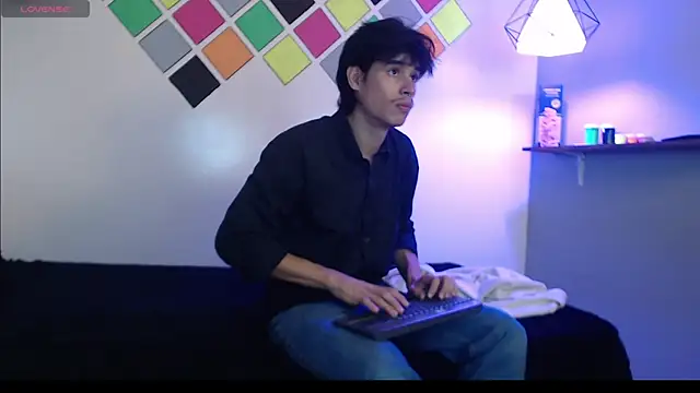 Snapshot of wayath1 chatting on 06-25-26, 11:04 wayath1 online show from 06-25-26, 11:04