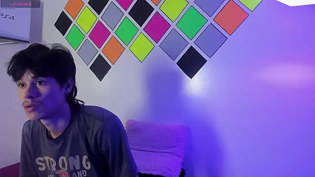 Snapshot of wayath1 chatting on 06-11-26, 11:29 wayath1 online show from 06-11-26, 11:29