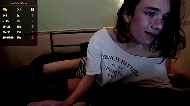 Snapshot of Straything chatting on 06-15-26, 08:52 Straything online show from 06-15-26, 08:52