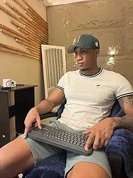 Snapshot of LoganVarela chatting on 07-13-26, 04:06 LoganVarela online show from 07-13-26, 04:06