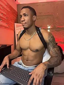 Snapshot of LoganVarela chatting on 07-10-26, 01:11 LoganVarela online show from 07-10-26, 01:11