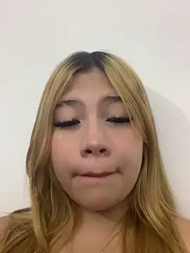 Snapshot of zury_cute1 chatting on 06-11-26, 03:47 zury cute1 online show from 06-11-26, 03:47