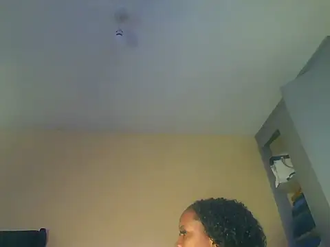 Snapshot of Milamelanie chatting on 06-16-26, 06:57 Milamelanie online show from 06-16-26, 06:57