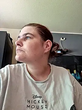 Snapshot of GoldenWifee chatting on 06-05-26, 02:34 GoldenWifee online show from 06-05-26, 02:34