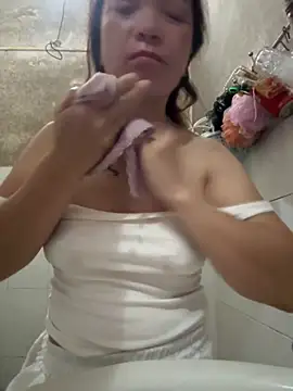 Snapshot of -Naty- chatting on 06-11-26, 03:25 -Naty- online show from 06-11-26, 03:25