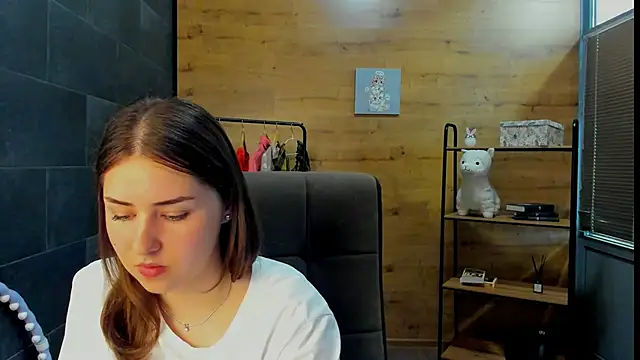 Snapshot of PaulineeJones chatting on 06-10-26, 01:12 PaulineeJones online show from 06-10-26, 01:12