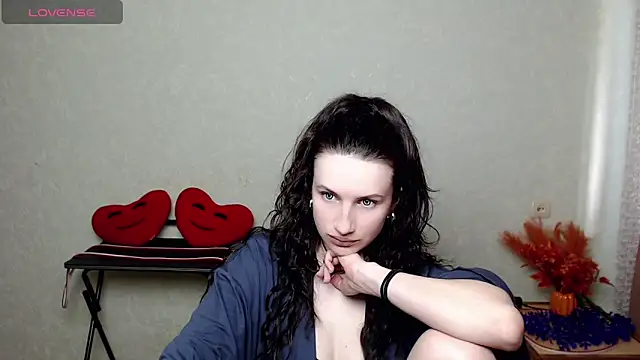 Snapshot of LilithRivi chatting on 06-10-26, 02:29 LilithRivi online show from 06-10-26, 02:29