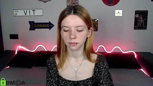 CarolInWonderland online show from 06-29-26, 06:42