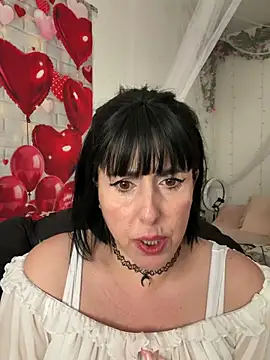 Snapshot of juliee1979 chatting on 06-12-26, 04:05 juliee1979 online show from 06-12-26, 04:05