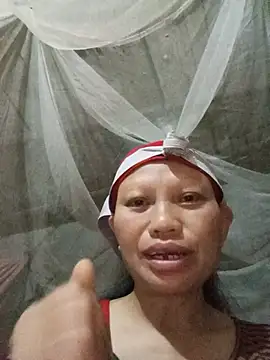 Snapshot of Ila-min chatting on 06-22-26, 10:07 Ila-min online show from 06-22-26, 10:07