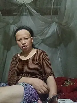 Snapshot of Ila-min chatting on 07-25-26, 03:40 Ila-min online show from 07-25-26, 03:40