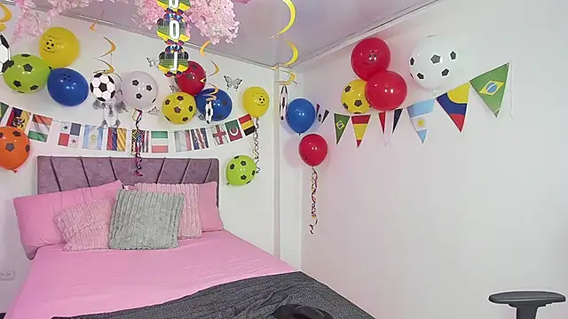 NahomyEvans online show from 06-19-26, 12:22