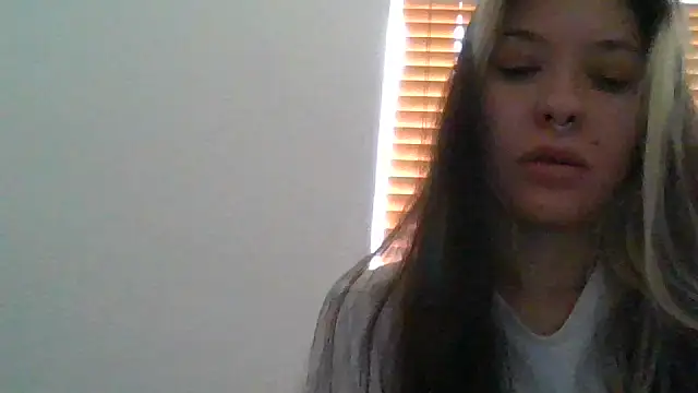 Snapshot of gothbaby3055 chatting on 07-09-26, 03:33 gothbaby3055 online show from 07-09-26, 03:33