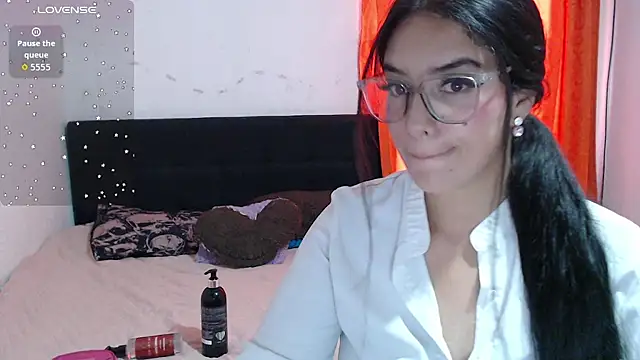Snapshot of emma_grace11 chatting on 06-06-26, 06:24 emma grace11 online show from 06-06-26, 06:24