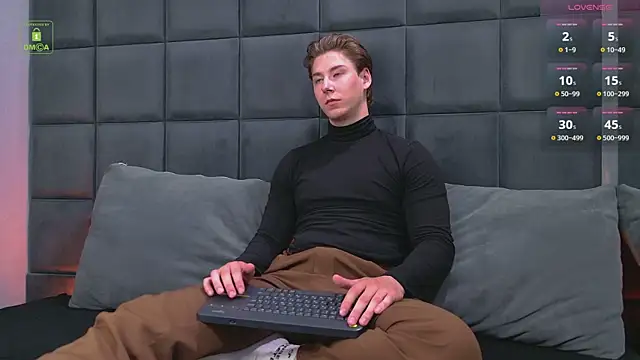 Snapshot of Massimo_Voss chatting on 07-16-26, 08:17 Massimo Voss online show from 07-16-26, 08:17