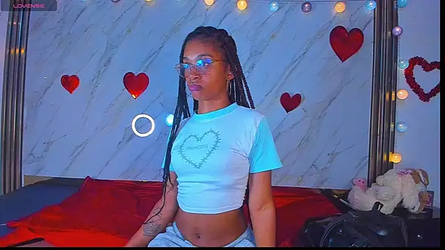 Snapshot of Noami_ chatting on 06-24-26, 02:15 Noami online show from 06-24-26, 02:15