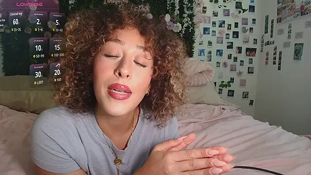 LyraCovee online show from 07-22-26, 12:23