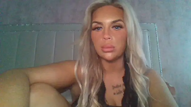 Snapshot of MiaMae_x chatting on 07-15-26, 06:04 MiaMae x online show from 07-15-26, 06:04
