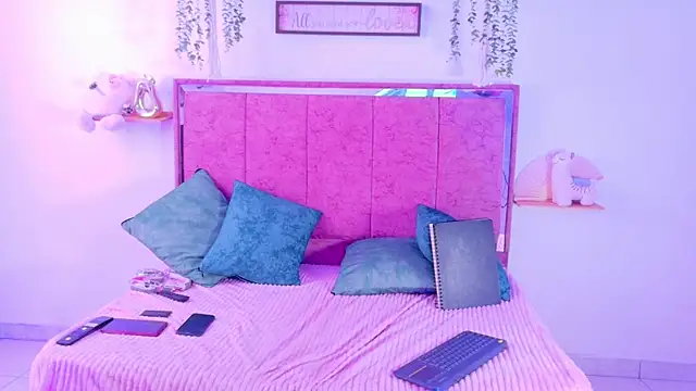 LEE ROSES online show from 06-19-26, 03:29
