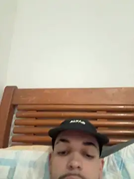 Snapshot of caio18b chatting on 06-05-26, 11:21 caio18b online show from 06-05-26, 11:21
