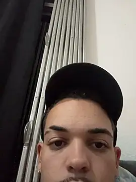 Snapshot of caio18b chatting on 06-08-26, 01:39 caio18b online show from 06-08-26, 01:39