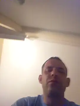 Snapshot of SingingTrunks chatting on 07-17-26, 11:57 SingingTrunks online show from 07-17-26, 11:57