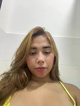 Snapshot of Issie_01 chatting on 07-05-26, 11:11 Issie 01 online show from 07-05-26, 11:11