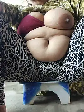 Snapshot of Your_Bhabhi69 chatting on 06-26-26, 12:00 Your Bhabhi69 online show from 06-26-26, 12:00